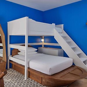 Theme Two-Bedroom Room